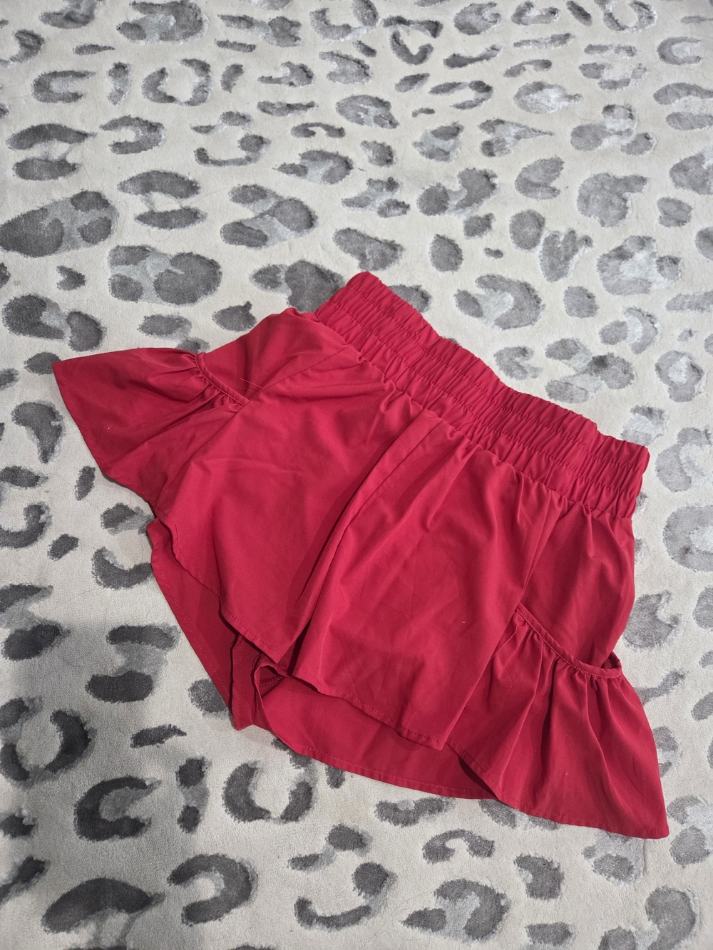 High-Waist Red Ruffle Active Shorts - Picture 5 of 6